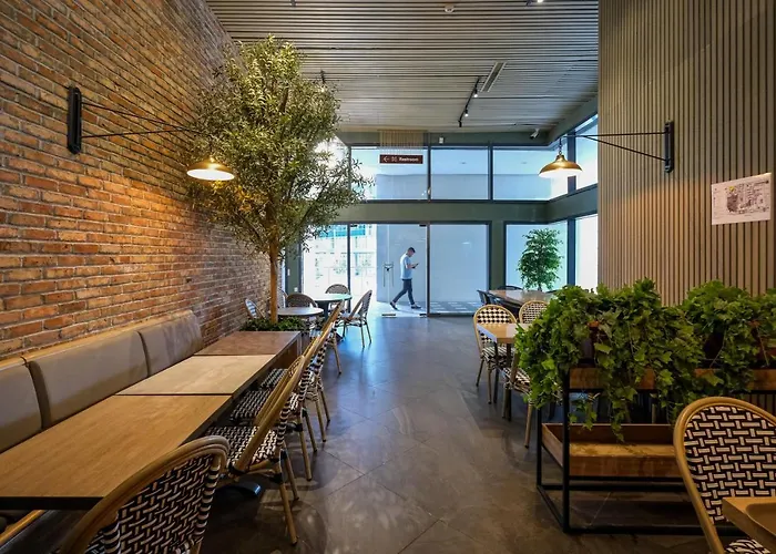 Uptown Parksuites Modern Apartment *