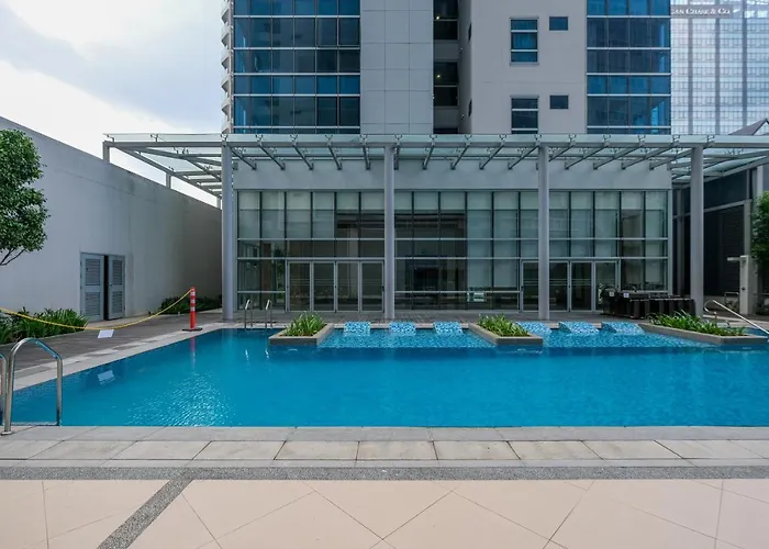 Uptown Parksuites Modern Apartment
