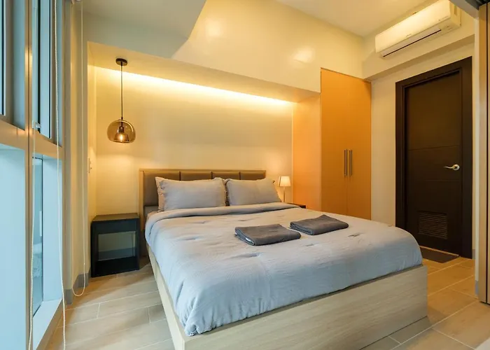 Uptown Parksuites Modern