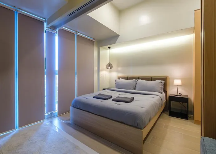 Uptown Parksuites Modern * Manila